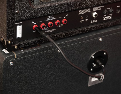 Schwarzes boxenkabel mit - schwarzes,